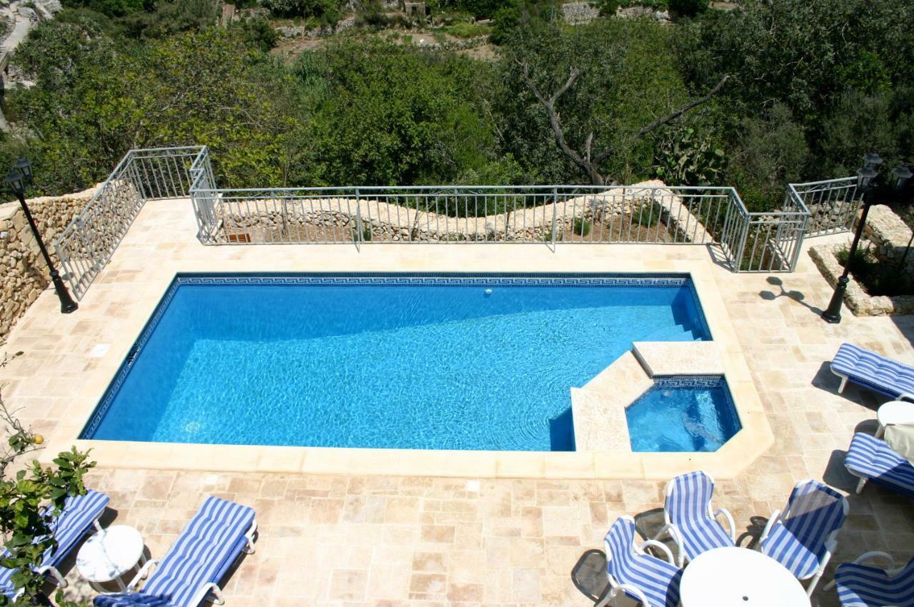 Sylvia' S Millhouse Vila Kerċem Exterior foto