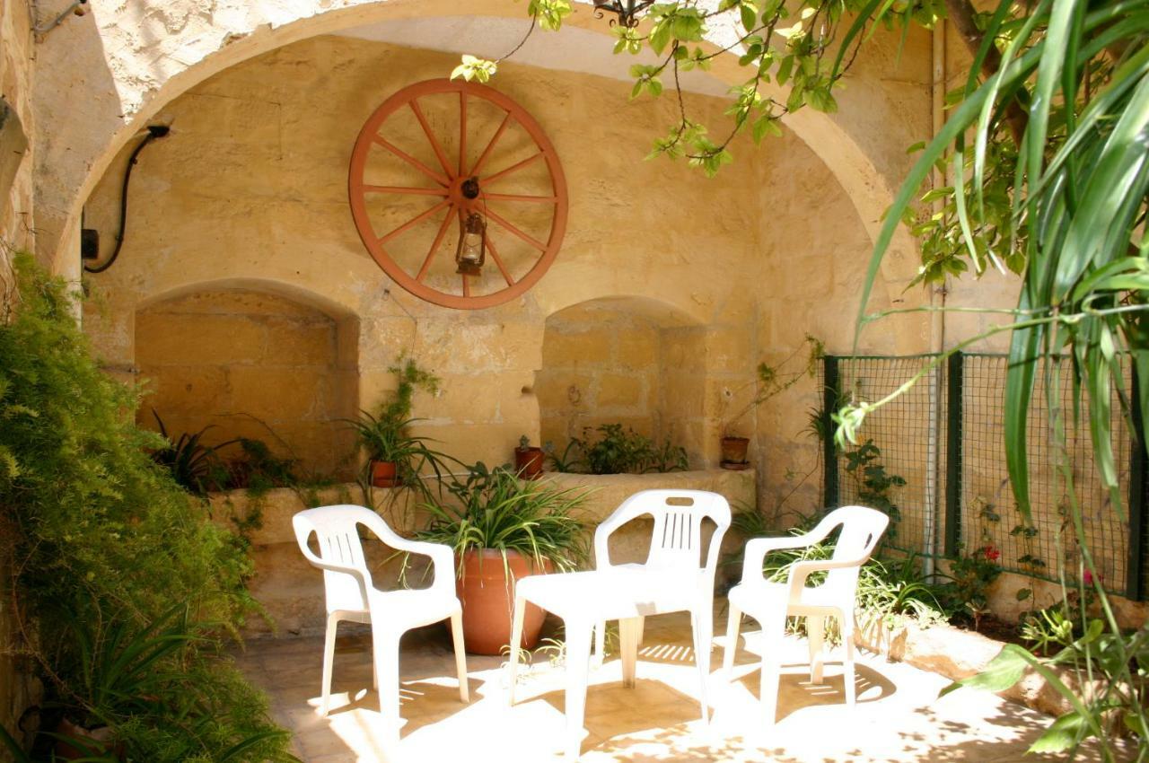 Sylvia' S Millhouse Vila Kerċem Exterior foto